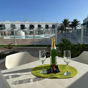 https://poetry-corralejo-precioso-apartamento-cerca-de-playas-y-dunas.in-canary-islands.com